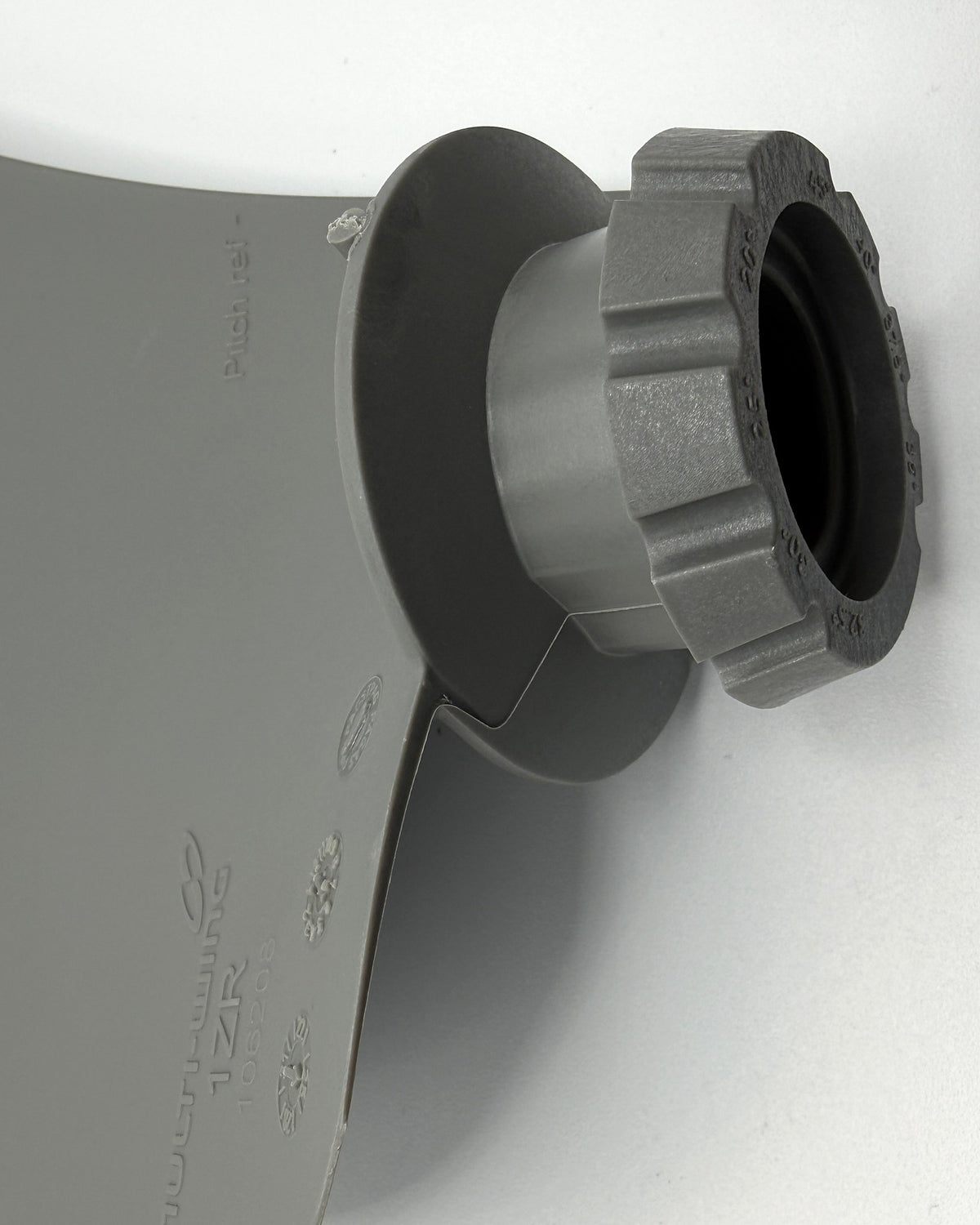Multiwing 1ZR fan blade hub collar, close-up